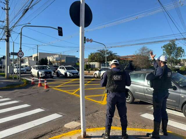  Rua Francisco Bento vira m&atilde;o &uacute;nica e Guarda orienta motoristas ap&oacute;s mudan&ccedil;as 