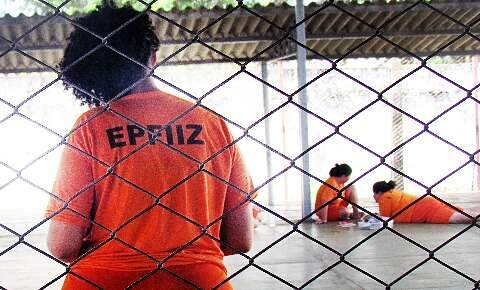 Relat&oacute;rio p&otilde;e mulheres no centro do efeito invis&iacute;vel da rota da coca&iacute;na em MS