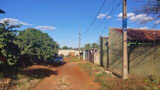 "Esqueceram da gente", reclama morador que tem rua fora da lista de pavimentação "Esqueceram da gente", reclama morador que tem rua fora da lista de pavimentação