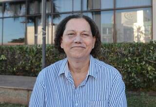 Reprimida pela família e religião, Helena se assumiu trans aos 57 anos Reprimida pela família e religião, Helena se assumiu trans aos 57 anos