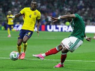 México vence Equador e avança às oitavas da Copa após vitória por 2 a 0 México vence Equador e avança às oitavas da Copa após vitória por 2 a 0