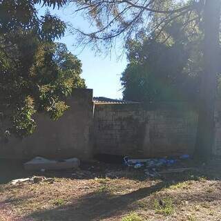 Morador denuncia abandono de terreno ao lado do CRAS Aero Rancho Morador denuncia abandono de terreno ao lado do CRAS Aero Rancho