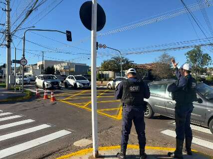  Rua Francisco Bento vira m&atilde;o &uacute;nica e Guarda orienta motoristas ap&oacute;s mudan&ccedil;as 