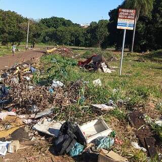 Morador denuncia abandono de terreno ao lado do CRAS Aero Rancho Morador denuncia abandono de terreno ao lado do CRAS Aero Rancho
