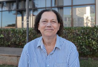 Reprimida pela família e religião, Helena se assumiu trans aos 57 anos