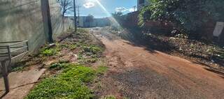 "Esqueceram da gente", reclama morador que tem rua fora da lista de pavimentação "Esqueceram da gente", reclama morador que tem rua fora da lista de pavimentação