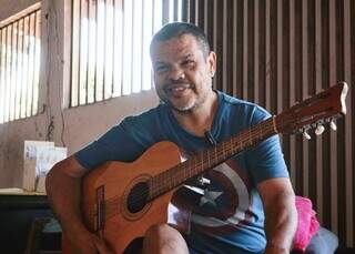 Diabete levou parte do pé, mas não calou o samba de Serginho Diabete levou parte do pé, mas não calou o samba de Serginho