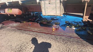 Homem morre ap&oacute;s batida entre carretas em trecho de pare e siga na BR-163