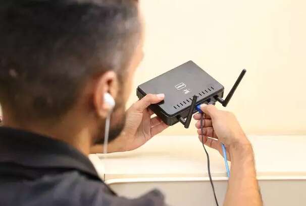 Uso da internet avan&ccedil;a e j&aacute; alcan&ccedil;a nove em cada dez brasileiros