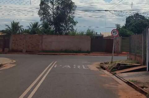 Placa de 40 km/h onde deveria ser "PARE" gera nova d&uacute;vida no Aero Rancho