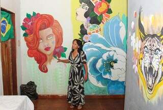 Entre uma faxina e outra, Gilsa aprendeu a pintar e virou uma artista Entre uma faxina e outra, Gilsa aprendeu a pintar e virou uma artista