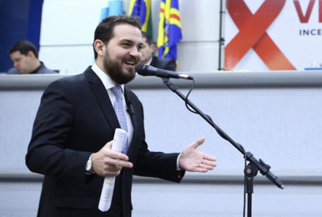 Claudinho vai responder por fraude em edital para abrir 500 vagas em cemit&eacute;rio 