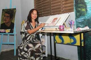 Entre uma faxina e outra, Gilsa aprendeu a pintar e virou uma artista Entre uma faxina e outra, Gilsa aprendeu a pintar e virou uma artista