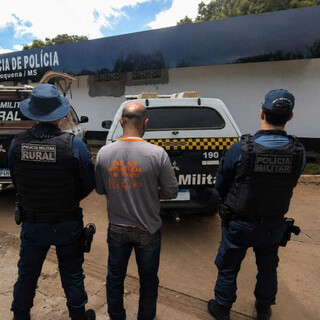 Capataz &eacute; preso por torturar e manter esposa e enteada em c&aacute;rcere privado