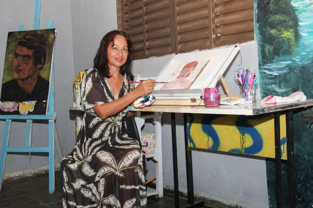 Entre uma faxina e outra, Gilsa aprendeu a pintar e virou uma artista 