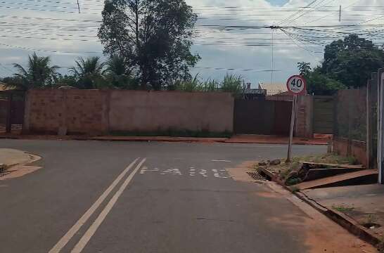 Placa de 40 km/h onde deveria ser "PARE" gera nova d&uacute;vida no Aero Rancho