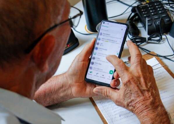 Gera&ccedil;&atilde;o 60+ lidera avan&ccedil;o digital no Brasil, aponta IBGE