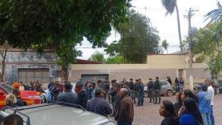 Cortejo com 800 pessoas e honras militares marcam despedida de soldado da PM Cortejo com 800 pessoas e honras militares marcam despedida de soldado da PM