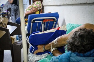 “Muito superlotado”: emergência da Santa Casa recebe mais de 100 pessoas em 24h “Muito superlotado”: emergência da Santa Casa recebe mais de 100 pessoas em 24h