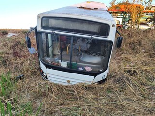 Motorista fugiu em meio a desespero, contam v&iacute;timas de acidente com &ocirc;nibus