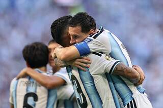 Argentina sofre, vence Cabo Verde na prorrogação e vai às oitavas na Copa Argentina sofre, vence Cabo Verde na prorrogação e vai às oitavas na Copa