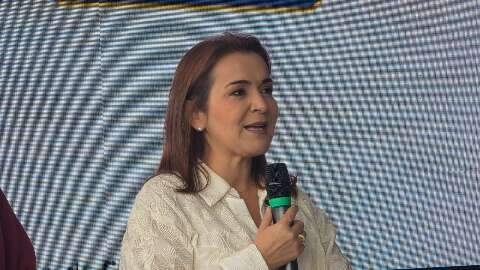 Adriane diz que levar&aacute; relat&oacute;rio de interven&ccedil;&atilde;o a vereadores