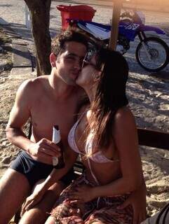 Em foto com filha e piloto, esposa lamenta morte: "Não tenho palavras" Em foto com filha e piloto, esposa lamenta morte: "Não tenho palavras"