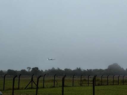 Nevoeiro atrasa decolagens, avi&atilde;o cai e voo do governador decola