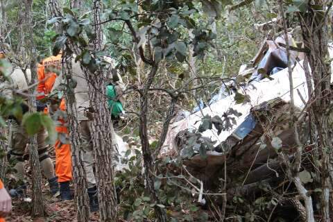 C&acirc;mera registra som da queda de avi&atilde;o que deixou dois mortos em aeroporto