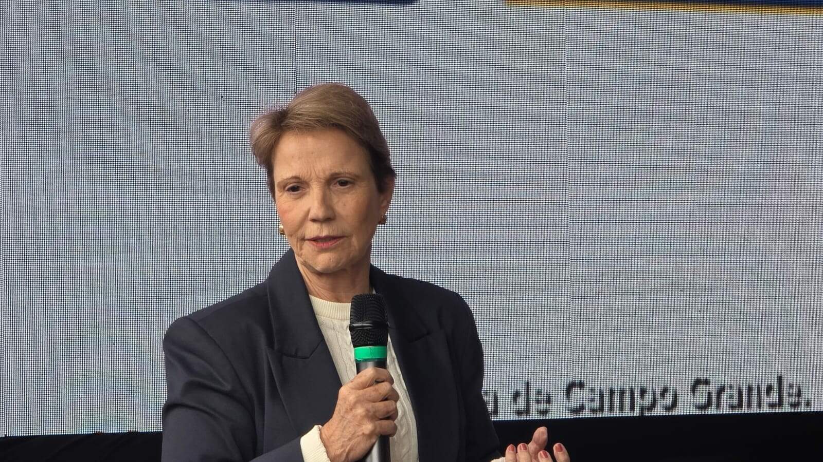 Senadora pede fim de "fofoca" na política e foco em trabalho
