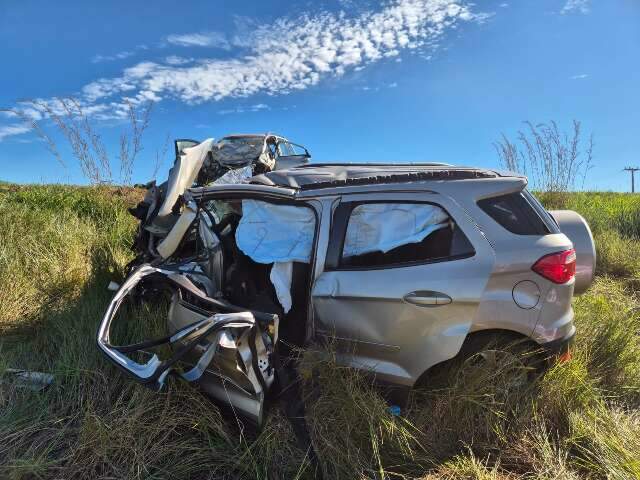 Tr&ecirc;s pessoas morrem e 2 ficam feridas em batida frontal na BR-463