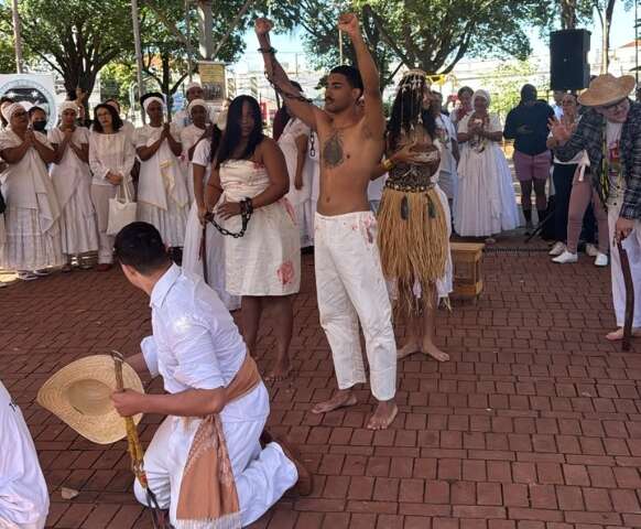Religi&otilde;es se unem na Pra&ccedil;a Ary Coelho contra ataques e preconceito