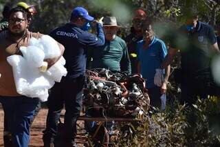 Cenipa recolhe peças de avião para investigação; perícia indica queda vertical Cenipa recolhe peças de avião para investigação; perícia indica queda vertical