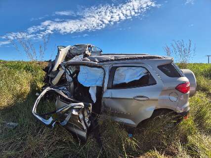 Tr&ecirc;s pessoas morrem e 2 ficam feridas em batida frontal na BR-463