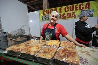 Costela assada por 10h, cucas e louças brilham em feira gaúcha Costela assada por 10h, cucas e louças brilham em feira gaúcha
