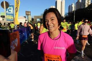 Ela nunca tinha corrido 21 km e venceu a "meia-maratona" em Campo Grande Ela nunca tinha corrido 21 km e venceu a "meia-maratona" em Campo Grande