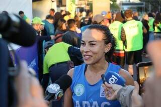 Ela nunca tinha corrido 21 km e venceu a "meia-maratona" em Campo Grande Ela nunca tinha corrido 21 km e venceu a "meia-maratona" em Campo Grande