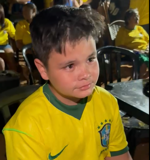 Família de Ederson vai do orgulho ao silêncio após eliminação do Brasil Família de Ederson vai do orgulho ao silêncio após eliminação do Brasil