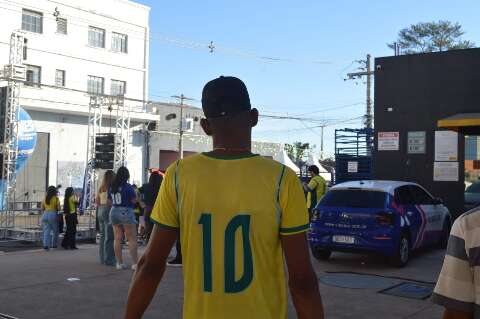 Chap&eacute;u, incenso e at&eacute; cara pintada viram amuletos para torcida na Esplanada