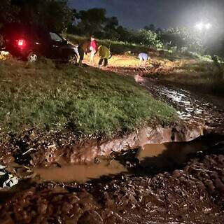 Cansados da espera, moradores criam até comissão por melhorias no Caiobá Cansados da espera, moradores criam até comissão por melhorias no Caiobá