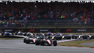 Após dois anos em jejum, Leclerc vence corrida da F1 e Bortoleto termina em 8º