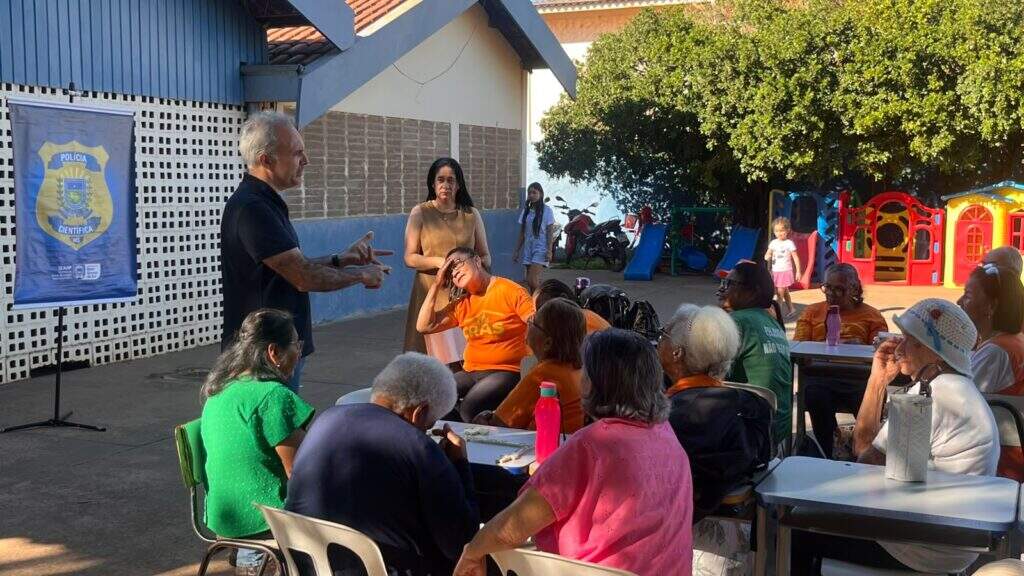 Polícia Civil ensina idosos a se defenderem de golpes virtuais