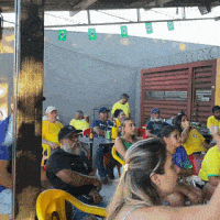 Torcida em fam&iacute;lia transforma casa em arquibancada no bairro Santo Ant&ocirc;nio