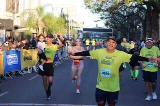 Ela nunca tinha corrido 21 km e venceu a "meia-maratona" em Campo Grande Ela nunca tinha corrido 21 km e venceu a "meia-maratona" em Campo Grande