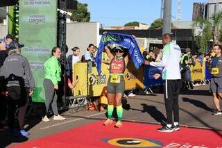 Elis Cruz vence Maratona de Campo Grande e bate recorde pessoal nos 42 km Elis Cruz vence Maratona de Campo Grande e bate recorde pessoal nos 42 km