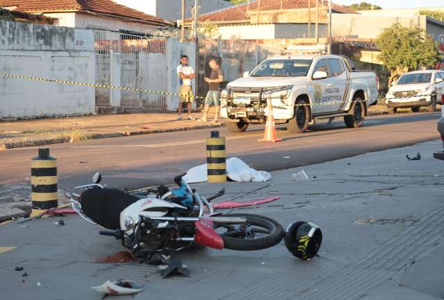Motociclista morre e outro fica gravemente ferido em cruzamento da Bandeiras