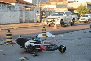 Motociclista morre e outro fica gravemente ferido em cruzamento da Bandeiras Motociclista morre e outro fica gravemente ferido em cruzamento da Bandeiras