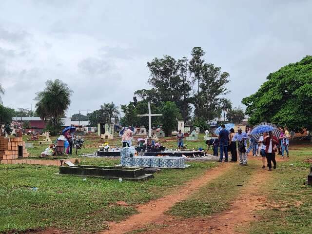 Prefeitura convoca fam&iacute;lia de 243 mortos para exuma&ccedil;&atilde;o em cemit&eacute;rio