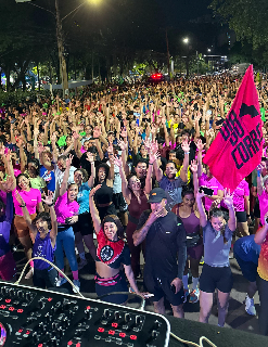 Pra&ccedil;a do Papa tem corrida em clima de festa julina em plena segunda