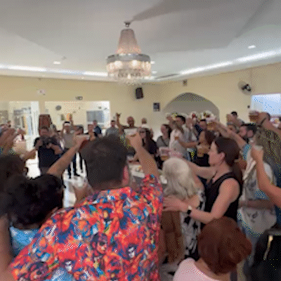 Com roda de samba e cerveja, amigos e familiares se despedem do Bom Sujeito